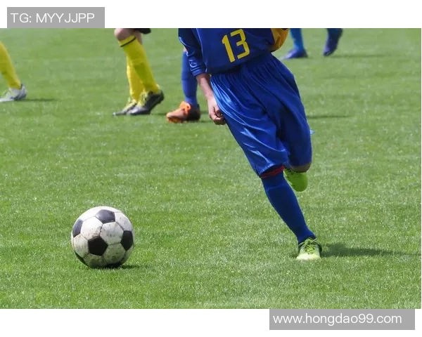 各大足球明星独特踢球风格分析与特点探讨